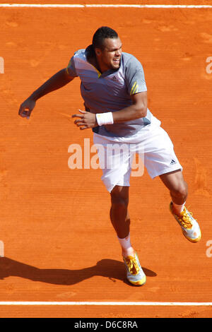 16 avril 2013 - Monte Carlo, Monaco - MONTE CARLO, MONACO - 16 avril : Open de Paris-bercy de France réagit après avoir remporté le deuxième tour avec Nikolay Davydenko de Russie (pas sur la photo) le deuxième jour de l'ATP Masters de Monte Carlo, du Monte-Carlo Sporting Club le 16 avril 2013 à Monte-Carlo, Monaco. (Photo de Mitchell Gunn/ESPA) Banque D'Images