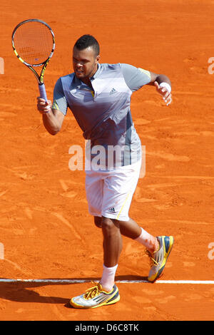 16 avril 2013 - Monte Carlo, Monaco - MONTE CARLO, MONACO - 16 avril : Open de Paris-bercy de France en action pendant la deuxième tour avec Nikolay Davydenko de Russie (pas sur la photo) le deuxième jour de l'ATP Masters de Monte Carlo, du Monte-Carlo Sporting Club le 16 avril 2013 à Monte-Carlo, Monaco. (Photo de Mitchell Gunn/ESPA) Banque D'Images