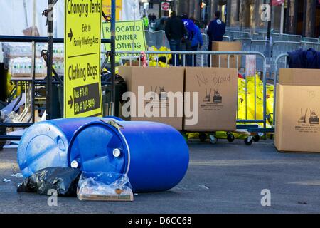 Boston, MA, USA. 16 avril, 2013. Boylston Street abandonnés près de la ligne d'arrivée du Marathon de Boston 2013 le jour après les explosions ont eu lieu. Credit : Shaun Ramsay/Alamy Live News Banque D'Images