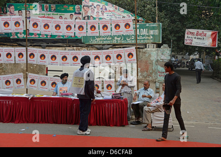 Un rassemblement politique sikh en route près de Tolstoï Conaught Place à New Delhi, en Inde. Banque D'Images