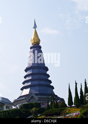 Phra Mahathat temple Doi Intanon Napapolphumisiri sur la montagne, Chiang Mai, Thaïlande. Banque D'Images