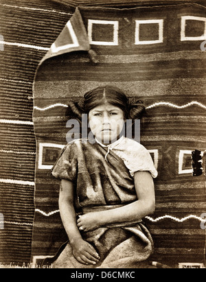 Modisi, femme Hopi, Walpi, Arizona, 1879, par John Butteurs à Banque D'Images