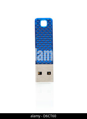 La mémoire flash USB. Isolé sur fond blanc avec la réflexion Banque D'Images