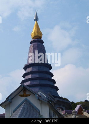 Phra Mahathat temple Doi Intanon Napapolphumisiri sur la montagne, Chiang Mai, Thaïlande. Banque D'Images