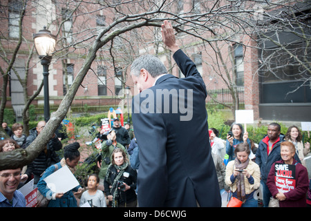 Candidat à la Mairie de New York et défenseur du projet de loi parle de partisans DeBlasio Banque D'Images