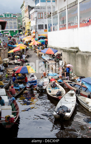 Le Brésil, l'Amazonie, Manaus. Marché au bord de l'eau. Banque D'Images