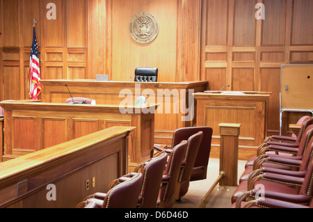 Photographie de l'intérieur d'audience du tribunal de district des États-Unis, situé dans Macon-Bibb County, en Géorgie. Banque D'Images