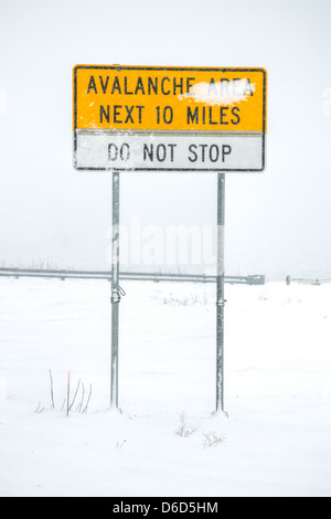 Zone d'Avalanche Warning sign on Seward Highway Banque D'Images