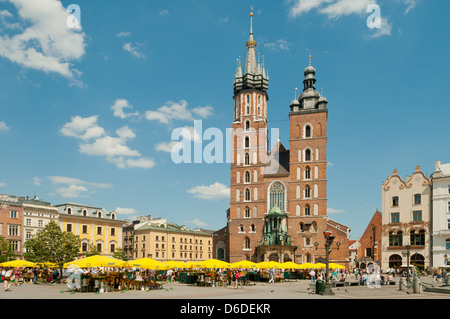 La basilique Sainte-Marie, Place du marché, Cracovie, Pologne Banque D'Images