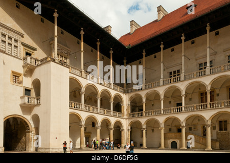 Cour du château de Wawel, Cracovie, Pologne Banque D'Images