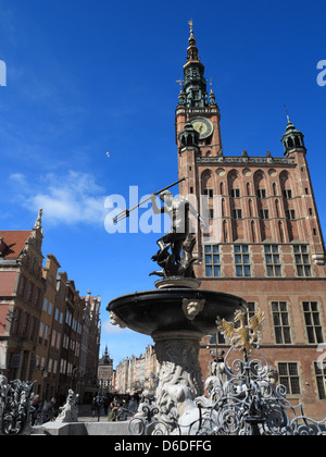 Fontaine de Neptune et la ville principale de l'Hôtel de ville Gdansk - Pologne Banque D'Images