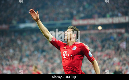 La Munich Mario Gomez fête ses 5-1 but durant la DFB demi-finale entre le FC Bayern Munich et VfL Wolfsburg à l'Allianz Arena de Munich, Allemagne, 16 avril 2013. Photo : Marc Mueller Banque D'Images