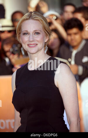 L'actrice Laura Linney nous arrive à la première du film 'Hyde Park' Hudson au cours de la 37e assemblée annuelle du Toronto International Film Festival de Toronto, Canada, 10 septembre 2012. Le festival se déroule jusqu'au 16 septembre 2012. Photo : Hubert Boesl Banque D'Images