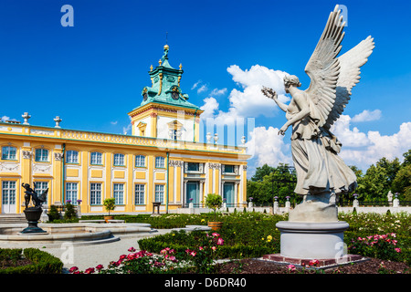 Les jardins à la française du 17ème siècle, Palais Royal de Wilanów à Varsovie, Pologne. Banque D'Images