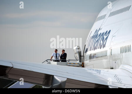 Boeing 747-830 de la compagnie aérienne "Lufthansa" est à l'honneur dans le salon de l'aéronautique de Berlin (ILA) a tenu à l'aéroport Schönefeld à Berlin, Allemagne, 11 septembre 2012. Photo : Robert Schlesinger Banque D'Images