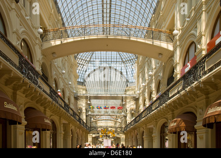 À l'intérieur du grand magasin GUM, Moscou, Russie Banque D'Images