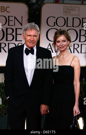 Acteurs américains Harrison Ford et Calista Flockhart assister à la 69e assemblée annuelle Golden Globe Awards présenté par la Hollywood Foreign Press Association (dans l'hôtel Beverly Hilton à Los Angeles, USA, le 15 janvier 2012. Photo : Hubert Boesl Banque D'Images