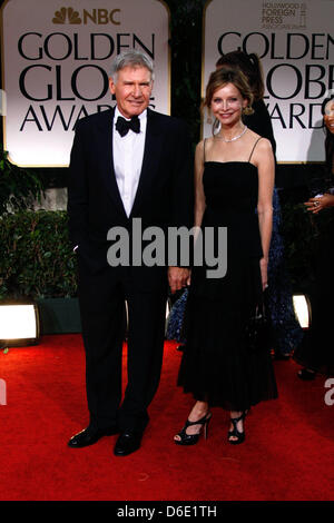 Acteurs américains Harrison Ford et Calista Flockhart assister à la 69e assemblée annuelle Golden Globe Awards présenté par la Hollywood Foreign Press Association (dans l'hôtel Beverly Hilton à Los Angeles, USA, le 15 janvier 2012. Photo : Hubert Boesl Banque D'Images