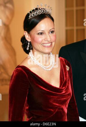 Carina Axelsson, partenaire de Gustav Prince héréditaire de Sayn-Wittgenstein-Berleburg, arrive pour le dîner de gala au château de Christiansborg à l'occasion de la reine Margrethe du Danemark 40e jubilé du trône à Copenhague, Danemark, 15 janvier 2012. Photo : PRE-Albert Nieboer Pays-bas OUT Banque D'Images