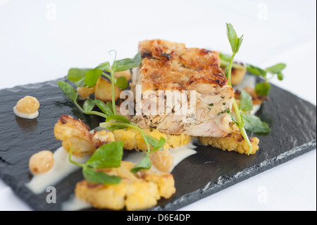 Confit de poulet et foie gras, chou-fleur et caramélisée pochés Earl Grey de Smyrne Banque D'Images