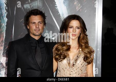 L'actrice britannique Kate Beckinsale et son mari, Len Wiseman Directeur nous assister à la première du film "Underworld : Awakening" au Grauman's Chinese Theatre de Los Angeles, USA, 19 janvier 2012. Photo : Hubert Boesl Banque D'Images