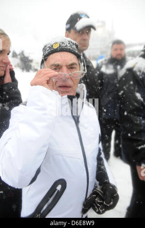 L'autorité principale de la Formule Un Bernie Ecclestone, magnat des affaires et assiste à la course du Hahnenkamm de Kitzbühel, Autriche, 21 janvier 2012. La légendaire course de ski alpin descente est également un événement pour rencontrer et saluer les gens populaires. Photo : Felix Hoerhager Banque D'Images