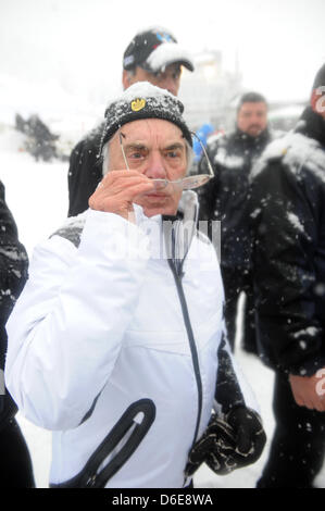 L'autorité principale de la Formule Un Bernie Ecclestone, magnat des affaires et assiste à la course du Hahnenkamm de Kitzbühel, Autriche, 21 janvier 2012. La légendaire course de ski alpin descente est également un événement pour rencontrer et saluer les gens populaires. Photo : Felix Hoerhager Banque D'Images