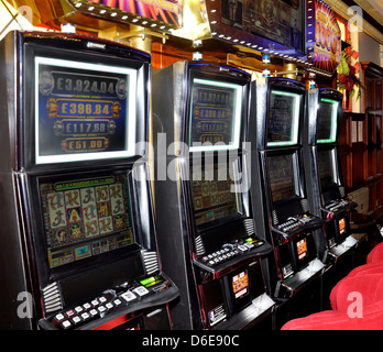 Machine A Sous Slots Casino Fruits L Argent Anglais Fortune Quatre Mille Livres Jeux Pari Gagnant Jackpot Photo Stock Alamy