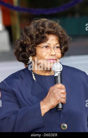 La mère de Michael Jackson, Katherine Jackson parle au cours de la main de Michael Jackson et l'Empreinte Cérémonie au Grauman's Chinese Theatre de Los Angeles, USA, le 26 janvier 2012. Photo : Hubert Boesl Banque D'Images
