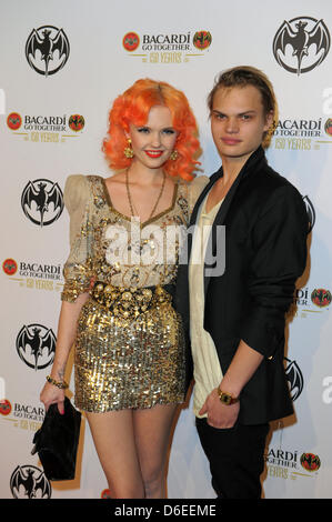 Bonnie modèle et étrange copain Wilson Gonzales Ochsenknecht assister à des festivités pour le 150e anniversaire de la marque d'alcool Bacardi et à Umspannwerk à Berlin, Allemagne, 28 janvier 2012. Photo : Soeren Stache Banque D'Images