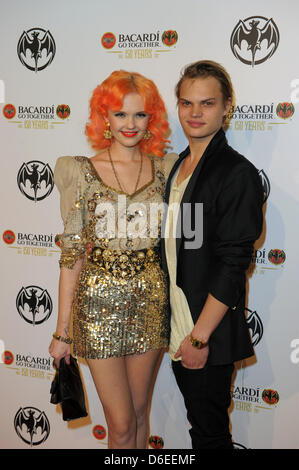 Bonnie modèle et étrange copain Wilson Gonzales Ochsenknecht assister à des festivités pour le 150e anniversaire de la marque d'alcool Bacardi et à Umspannwerk à Berlin, Allemagne, 28 janvier 2012. Photo : Soeren Stache Banque D'Images