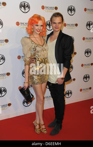 Bonnie modèle et étrange copain Wilson Gonzales Ochsenknecht assister à des festivités pour le 150e anniversaire de la marque d'alcool Bacardi et à Umspannwerk à Berlin, Allemagne, 28 janvier 2012. Photo : Soeren Stache Banque D'Images