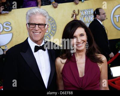 Acteurs américains Ted Danson et Mary Steenburgen assister à la 18e Conférence annuelle de la Guilde des acteurs de cinéma - SAG - Awards Au Shrine Auditorium à Los Angeles, USA, le 29 janvier 2012. Photo : Hubert Boesl Banque D'Images