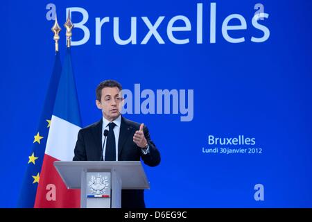 Le président français Nicolas Sarkozy prend la parole lors d'une conférence de presse après le sommet de l'UE sur la crise de la dette qui s'est tenu à Bruxelles, en Belgique, du 30 au 20 janvier 2012. Photo: FKPH Banque D'Images