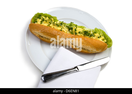 Salade de cresson dans baguette blanc Banque D'Images