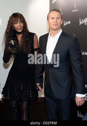 Super modèle britannique Naomi Campbell son partenaire, la Russie Vladislav Doronin tycoon bien arriver au lancement de l'édition allemande du magazine 'Interview' à Berlin, Allemagne, 08 février 2012. Foto : Joerg Carstensen Banque D'Images