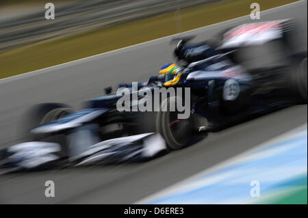 Pilote de Formule 1 brésilien Bruno Senna de Williams dirige sa nouvelle FW34 au cours de la session de formation pour la prochaine saison de Formule 1 au Jerez à Jerez de la Frontera, Espagne du Sud, 09 février 2012. Photo : David Ebener dpa Banque D'Images