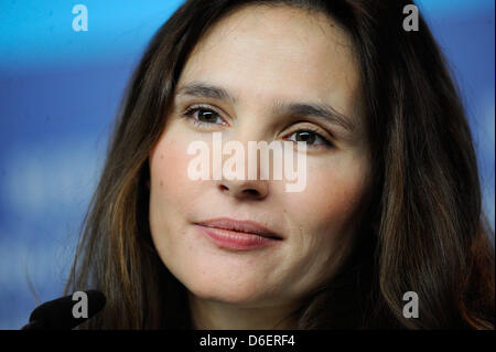 L'actrice française Virginie Ledoyen assiste à une conférence de presse pour le film "Adieu ma Queen' (Les adieux a la reine) au cours de la 62e édition du Festival International du Film de Berlin, à Berlin, Allemagne, 09 février 2012. Le film est présenté en compétition à la 62e Berlinale allant du 09 au 19 février. Photo : Maurizio Gambarini dpa/lbn Banque D'Images