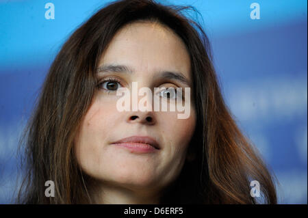 L'actrice française Virginie Ledoyen assiste à une conférence de presse pour le film "Adieu ma Queen' (Les adieux a la reine) au cours de la 62e édition du Festival International du Film de Berlin, à Berlin, Allemagne, 09 février 2012. Le film est présenté en compétition à la 62e Berlinale allant du 09 au 19 février. Photo : Maurizio Gambarini dpa/lbn Banque D'Images