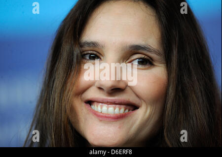 L'actrice française Virginie Ledoyen assiste à une conférence de presse pour le film "Adieu ma Queen' (Les adieux a la reine) au cours de la 62e édition du Festival International du Film de Berlin, à Berlin, Allemagne, 09 février 2012. Le film est présenté en compétition à la 62e Berlinale allant du 09 au 19 février. Photo : Maurizio Gambarini dpa/lbn Banque D'Images