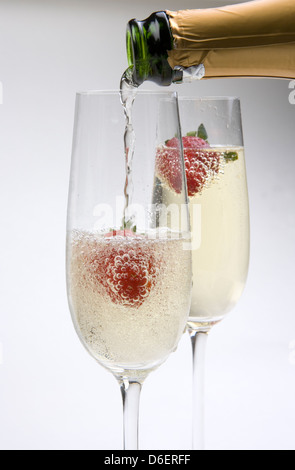 Champagne et fraises Banque D'Images