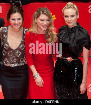 Actrices françaises Virginie Ledoyen (L-R), Lea Seydoux et l'actrice allemande Diane Kruger arrivent pour la première du film 'Farewell, My Queen' ('Les Adieux à la reine') au cours de la 62e édition du Festival International du Film de Berlin, à Berlin, Allemagne, 09 février 2012. Le film a été choisi comme film d'ouverture de la Berlinale et fait partie de la concurrence. La 62e Berlinale prend pla Banque D'Images