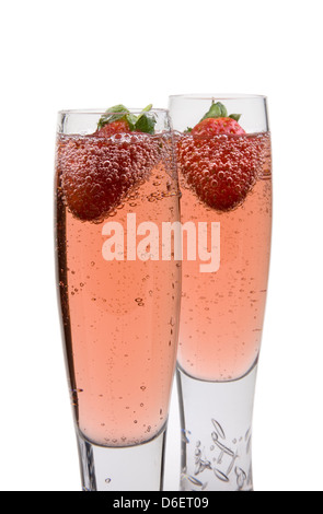 Champagne rose avec des fraises Banque D'Images