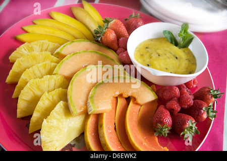 Sélection de fruits avec la Purée de fruits de la Passion Banque D'Images