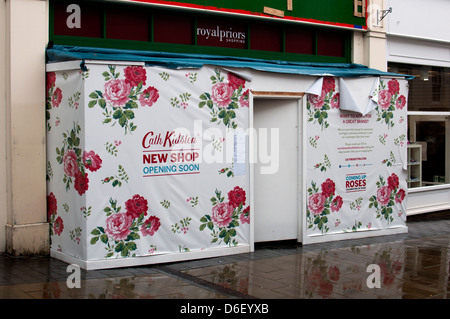 Une nouvelle boutique de Cath Kidston, avant d'ouvrir. Banque D'Images