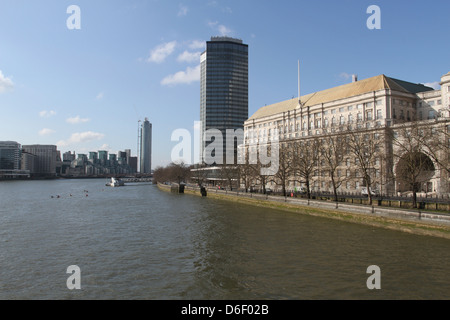 Millbank Tower et St George Wharf Tower Londres UK Avril 2013 Banque D'Images