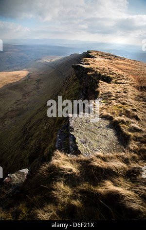 Le ventilateur Hir Ridge près de Llyn y Fan Fawr dans la montagne noire de la région parc national de Brecon Beacons au Pays de Galles Banque D'Images