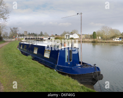 Barge, Gloucester et la netteté Canal près de Fradley, Gloucestershire, Mars 2013 Banque D'Images