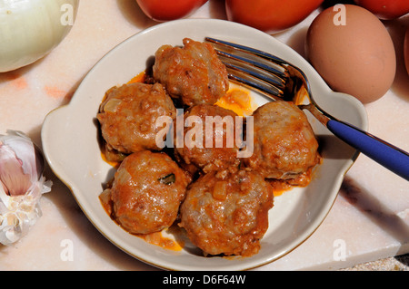 Albondigas (boulettes de viande espagnole) à la sauce tomate, Andalousie, Espagne, Europe de l'Ouest. Banque D'Images