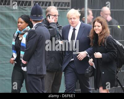 Londres, Royaume-Uni. 17 avril, 2013. Boris Johnson arrive pour les funérailles de Margaret Thatcher à la Cathédrale St Paul, au centre de Londres. Dignitaires du monde entier s'est joint à la reine Elizabeth II et le Prince Philip, duc d'Édimbourg, le Royaume-Uni rend hommage à l'ex-premier ministre Thatcher Baroness Thatcher durant une cérémonie de funérailles avec les honneurs militaires à la Cathédrale St Paul. Lady Thatcher, qui est mort la semaine dernière, a été la première femme Premier ministre britannique et a servi de 1979 à 1990. Banque D'Images